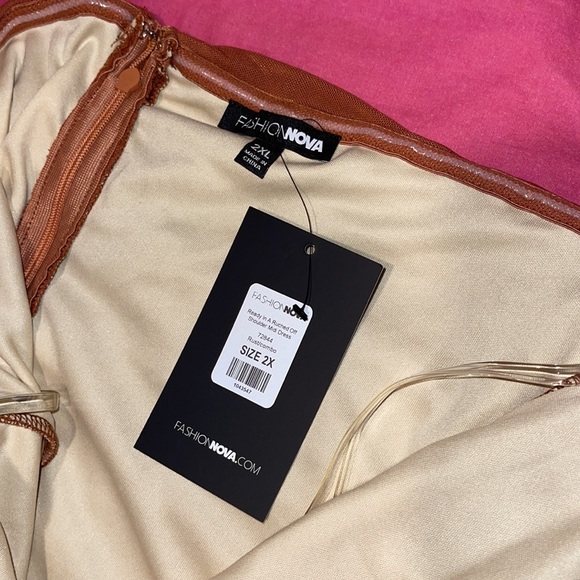 Off-Shoulder Ruched Dress - Picture 7 of 10